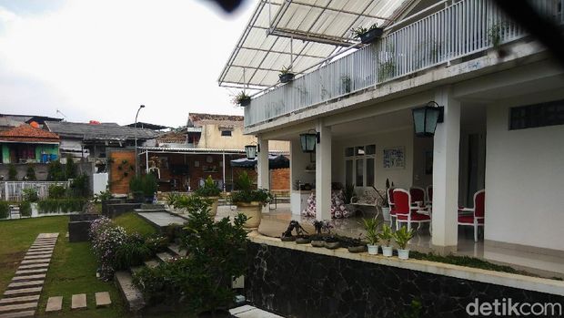 The luxurious home of the mayor of Cimahi, Ajay M Priatna