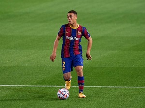 Barcelona Sudah Habiskan Rp 1 Triliun Demi Bek Kanan Doang