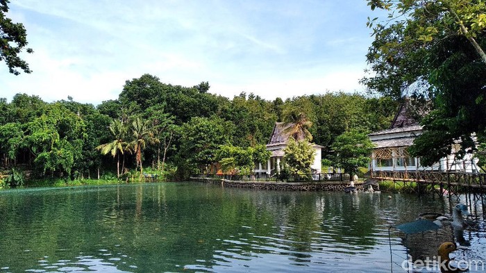 Pemerintah Kabupaten Pangandaran terus menggali potensi pariwisata alternatif selain wisata pantai. Salah satunya adalah ekplorasi wisata Situ Cisamping di Kecamatan Cijulang.