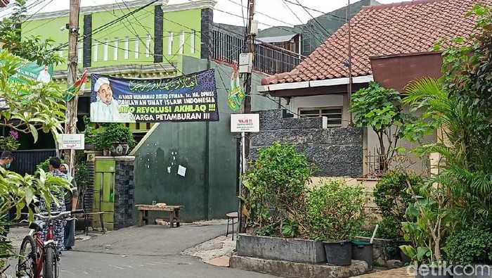 Suasana Gang Paksi yang jadi akses masuk ke rumah Habib Rizieq di Jl Petamburan III, Jakpus (dok detikcom)