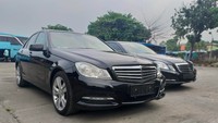 Mercedes-Benz E200 Kompressor, C200 CGI, dan E200 CGI. Blue Bird melego mobil eks taksi eksekutif pabrikan asal Jerman ini mulai dari Rp 120 juta. Foto: dok. Istimewa