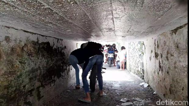 terowongan super sempit ketanggungan brebes, 28 november 2020