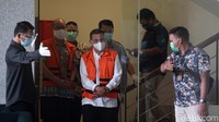 Ajay terjaring operasi tangkap tangan (OTT) KPK pada Jumat (27/11) sekitar pukul 10.40 WIB. Dalam OTT kemarin, KPK mengamankan 10 orang di Bandung dan Cimahi, Jawa Barat. KPK kemudian menetapkan dua tersangka dalam kasus korupsi proyek perizinan rumah sakit. Untuk sembilan orang yang diamankan lainnya kemudian dilepaskan KPK.