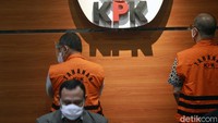 KPK menduga Ajay menerima suap Rp 3,2 miliar terkait pembangunan Rumah Sakit Umum (RSU) Kasih Bunda.
