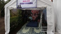 Bilik itu diperuntukkan bagi pasangan suami istri melepas rindu saat berada di pengungsian.