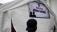 Saat ini petugas masih menyiapkan sejumlah fasilitas bilik.