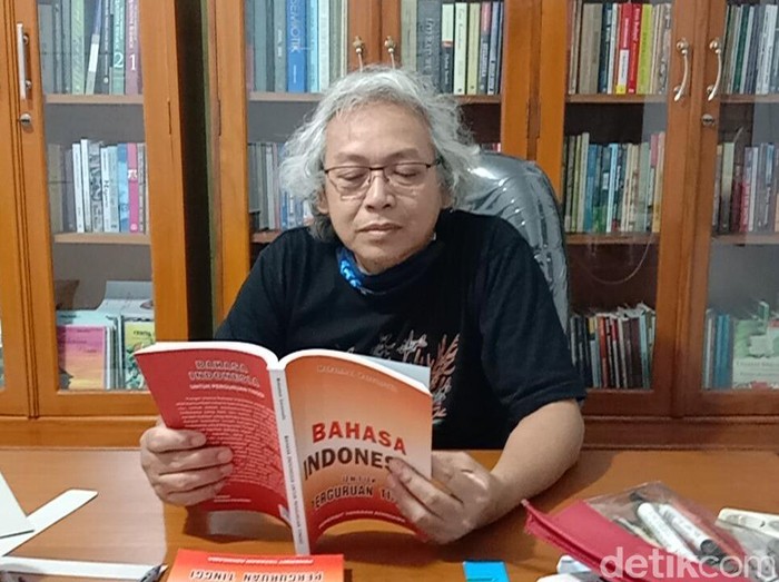 Dosen Program Pendidikan Bahasa dan Sastra Indonesia pada Universitas Muria Kudus, Mohammad Kanzunnudin, Rabu (24/11/2020).