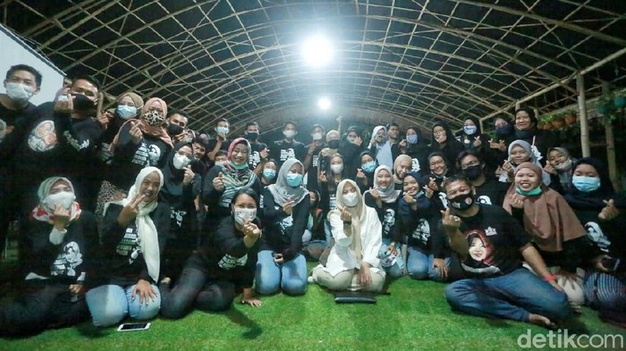 Generasi milenial memiliki peran penting dalam pembangunan daerah. Karena itu Calon Bupati Banyuwangi, Ipuk Fiestiandani Azwar Anas berharap generasi milenial mengambil peran dalam dunia politik.