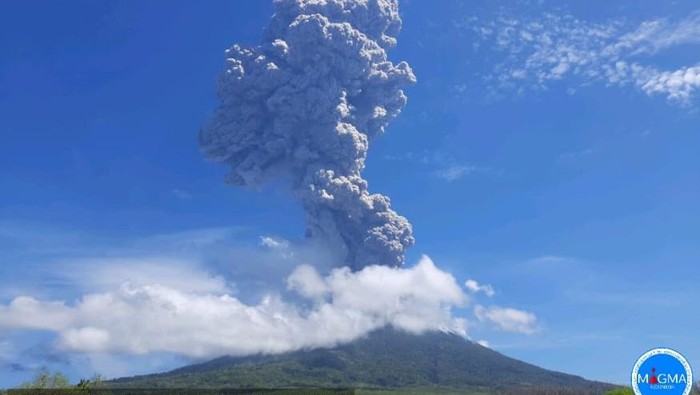 Gunung Ili Lewotolo di Lembata, Nusa Tenggara Timur. (PVMBG)