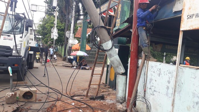 Kabel Sempat Melintang di Jl Matraman, Polisi: Sudah Diperbaiki-Lalin Lancar