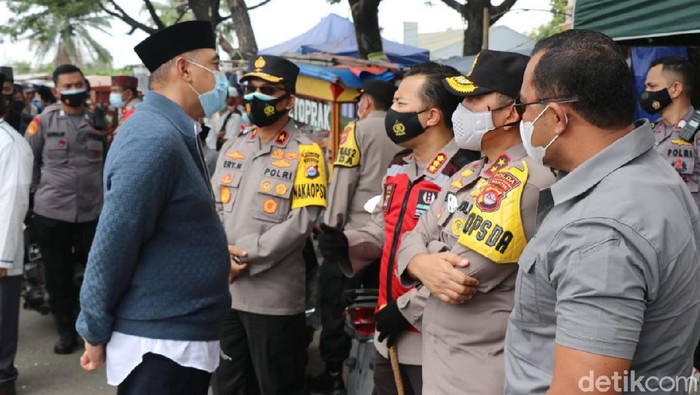 Kapolda Banten mengecek prokes kegiatan haul Syekh Abdul Qodir Zaelani di Tangerang
