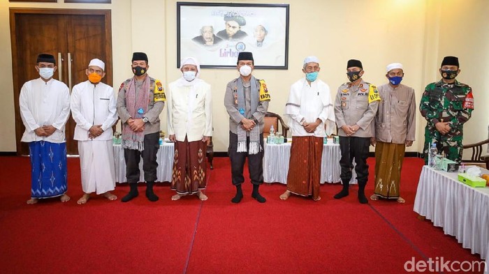 Menjelang Pilkada, Kapolda Jatim Irjen Nico Afinta mengunjungi dua ponpes terbesar di Kota Kediri. Yakni Ponpes Lirboyo dan Al Amien.