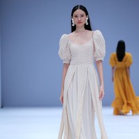 Di ajang mode terbesar tanah air kali ini direktur label Barli Asmara Leslie Tobing mempersembahkan Koleksi teranyarnya di Jakarta Fashion Week 2021. Foto: dok. JFW 2021.