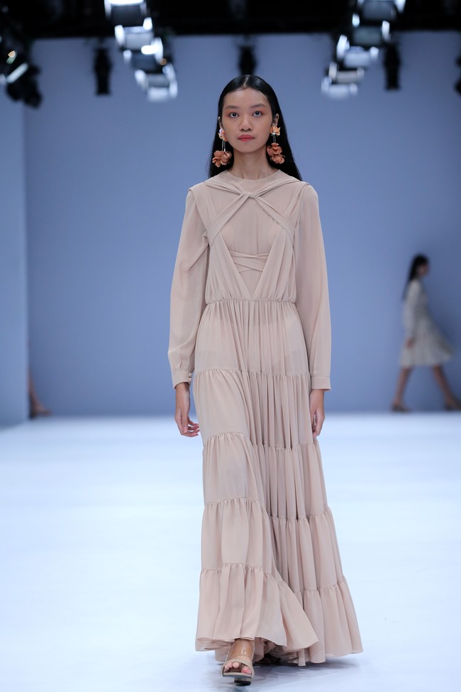 Di ajang mode terbesar tanah air kali ini direktur label Barli Asmara Leslie Tobing mempersembahkan Koleksi teranyarnya di Jakarta Fashion Week 2021. Foto: dok. JFW 2021.