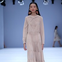 Di ajang mode terbesar tanah air kali ini direktur label Barli Asmara Leslie Tobing mempersembahkan Koleksi teranyarnya di Jakarta Fashion Week 2021. Foto: dok. JFW 2021.
