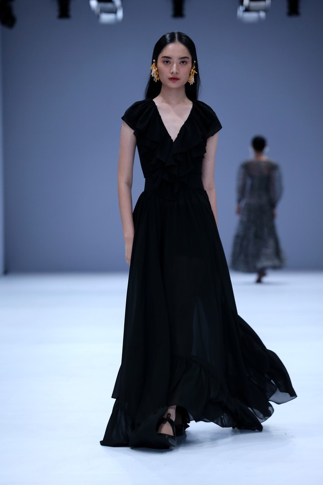 Di ajang mode terbesar tanah air kali ini direktur label Barli Asmara Leslie Tobing mempersembahkan Koleksi teranyarnya di Jakarta Fashion Week 2021. Foto: dok. JFW 2021.