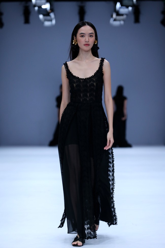 Di ajang mode terbesar tanah air kali ini direktur label Barli Asmara Leslie Tobing mempersembahkan Koleksi teranyarnya di Jakarta Fashion Week 2021. Foto: dok. JFW 2021.