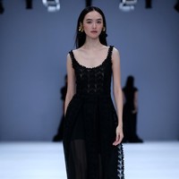 Di ajang mode terbesar tanah air kali ini direktur label Barli Asmara Leslie Tobing mempersembahkan Koleksi teranyarnya di Jakarta Fashion Week 2021. Foto: dok. JFW 2021.