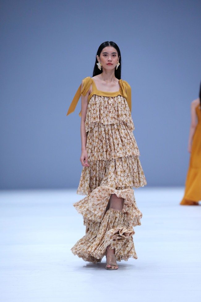 Di ajang mode terbesar tanah air kali ini direktur label Barli Asmara Leslie Tobing mempersembahkan Koleksi teranyarnya di Jakarta Fashion Week 2021. Foto: dok. JFW 2021.