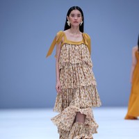 Di ajang mode terbesar tanah air kali ini direktur label Barli Asmara Leslie Tobing mempersembahkan Koleksi teranyarnya di Jakarta Fashion Week 2021. Foto: dok. JFW 2021.