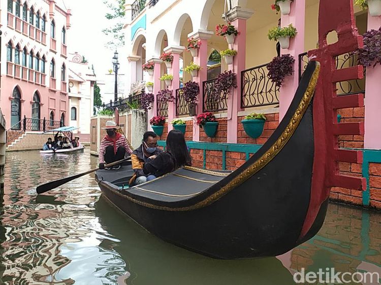 Foto: Little Venice Bogor, Seru-seruan Mendayung di Kanal