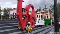 Wisata ini juga memiliki banyak spot instagramable. Tak heran, banyak wisatawan yang tertarik berkunjung ke Little Venice (Ismet Selamet/detikcom)