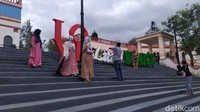 Saat memasuki kawasan Kota Bunga pun kita akan disuguhkan deretan vila. Konsep vila yang dibangun dengan tipe berbagai negara pun menjadi pemandangan yang indah. (Ismet Selamet/detikcom)