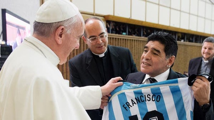 Maradona menemui Paus Fransiskus pada 1 September 2014 (AFP)