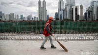 Direktur Operasi II PT Adhi Karya (Persero) Tbk Pundjung Setya Brata mengatakan, Lintas Rel Terpadu (LRT) Jakarta-Bogor-Depok-Bekasi (Jabodebek) ditargetkan dapat beroperasi pada awal Juli 2022.