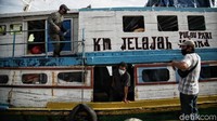 Salah satu kapal yang beroperasi adalah KM Jelajah.