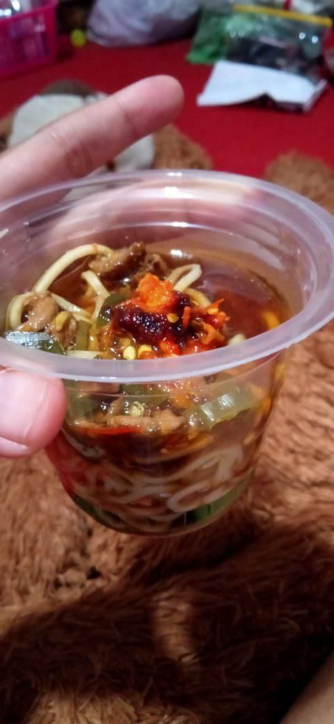 Unik! Mie Ayam Rp 2.000-an Ini Disajikan dalam Cup Mini