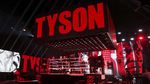 Naik Ring Lagi, Begini Aksi Mike Tyson Lawan Roy Jones Jr