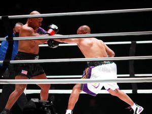 Mike Tyson Vs Roy Jones Jr Berakhir Tanpa Pemenang