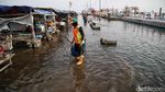 Pelabuhan Kali Adem Kembali Terendam Banjir Rob