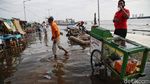 Pelabuhan Kali Adem Kembali Terendam Banjir Rob