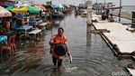Pelabuhan Kali Adem Kembali Terendam Banjir Rob