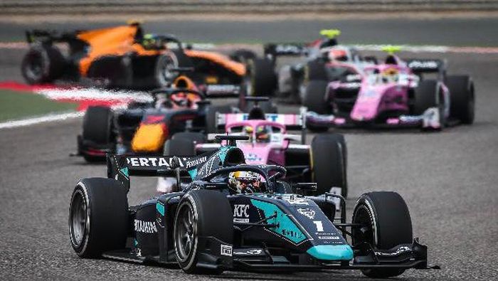 Sean Gelael Sean Gelael beraksi di F2 Bahrain Sabtu (28/11/2020)