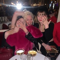 Dengan harta yang tak habis tujuh turunan, tak heran bila Ivy Getty melakoni gaya hidup mewah. Sosialita muda ini eksis di berbagai pesta para jet-set. Foto: Instagram/@ivygetty