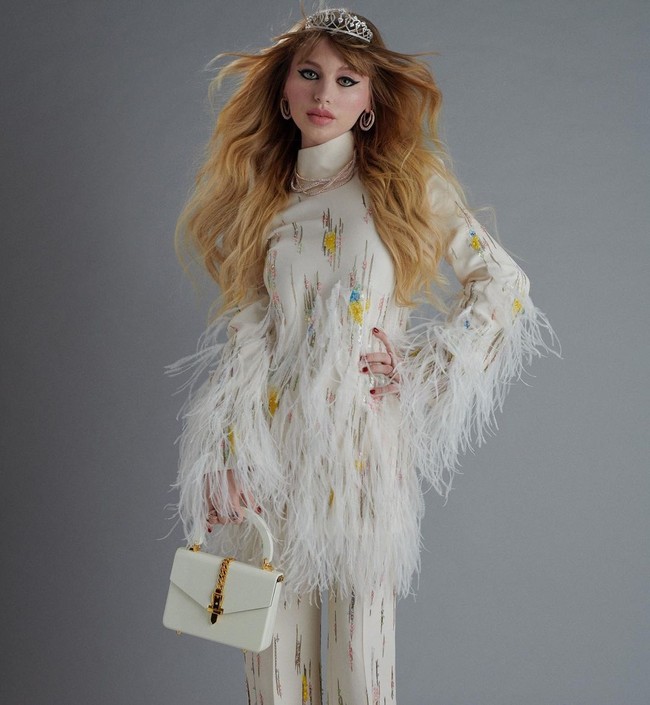 Selain sebagai sosialita, Ivy Getty juga meniti karier sebagai model. Foto: Instagram/@ivygetty