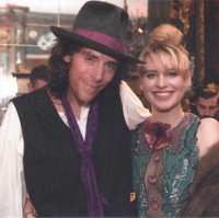 Baru-baru ini, Ivy sempat menjadi sorotan berkat unggahan untuk mengenang ayahnya, John Gilbert Getty, yang meninggal baru-baru ini. My father was awesome- coolest man to ever land on this planet and I will forever be the proudest daughter. Love you so much Dad, tulis Ivy kepada 23 ribu pengikutnya di Instagram. Foto: Instagram/@ivygetty