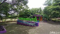 Taman Hutan Kota Cigembor Kabupaten Ciamis, Jawa Barat, kini mendadak jadi tempat wisata alternatif favorit sejak pandemi COVID-19. Kini tempat yang dulunya sepi, kini banyak dikunjungi warga Ciamis dan sekitarnya (Dadang Hermansyah/detikTravel)