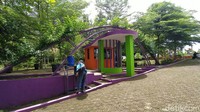 Taman Hutan Kota Ciamis sebetulnya ruang terbuka hijau yang dikelola oleh Dinas Perumahan Rakyat Kawasan Permukiman dan Lingkungan Hidup (DPRKPLH) Ciamis. Berada di pinggir perkotaan Ciamis (Dadang Hermansyah/detikTravel)
