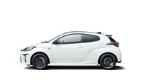 Paket ini menambahkan Torsen limited-slip differential di depan, pelek alloy BBS forged 18 inci dengan ban Michelin Pilot Sport 4S serta logo GR di kaliper rem warna merah. Suspensi juga telah direvisi dengan per yang lebih kaku. Ditambah anti-roll bar serta dampers yang disetel ulang. Foto: Toyota