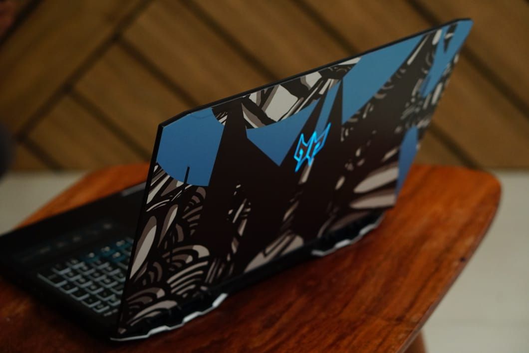 Acer Helios 300 x Darbotz
