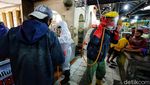 Ada Pedagang Positif COVID-19, Pasar Gede Solo Disemprot Disinfektan