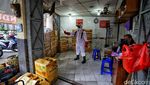 Ada Pedagang Positif COVID-19, Pasar Gede Solo Disemprot Disinfektan