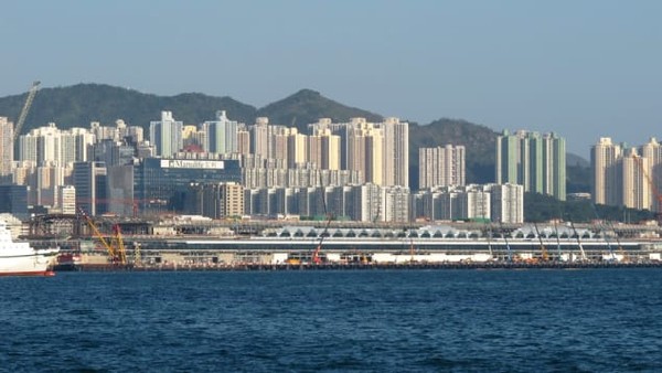 Airside adalah gedung pencakar langit serba guna yang memiliki 47 lantai. Ini adalah proyek pertama studio desain Norwegia, Snøhetta di Hong Kong. Airside adalah gedung pencakar langit serba guna yang memiliki 47 lantai. Ini adalah proyek pertama studio desain Norwegia, Snøhetta di Hong Kong.