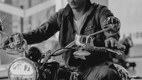 Ariel menjelaskan, BMW R 18 punya karakter berbeda dengan model-model BMW Motorrad yang saat ini dimilikinya. BMW R 18 yang punya gaya ala motor cruiser diyakini membuat perjalanan jauh memakai sepeda motor menjadi semakin menyenangkan. Foto: Dok. BMW Motorrad Indonesia