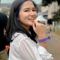 Artis yang sering memerankan FTV, Masayu Clara juga memiliki gigi gingsung. Nggak heran pas senyum lebar pesonanya bikin susah lupa. Foto: Instagram/@masayuclara