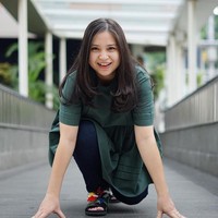 Walaupun sudah menjadi ibu, penampilan Putri Titian masih terlihat awet muda dan imut. Ditambah lagi gigi gingsulnya yang terlihat saat tertawa, bikin susah lupa. Foto: Instagram/@putrititian